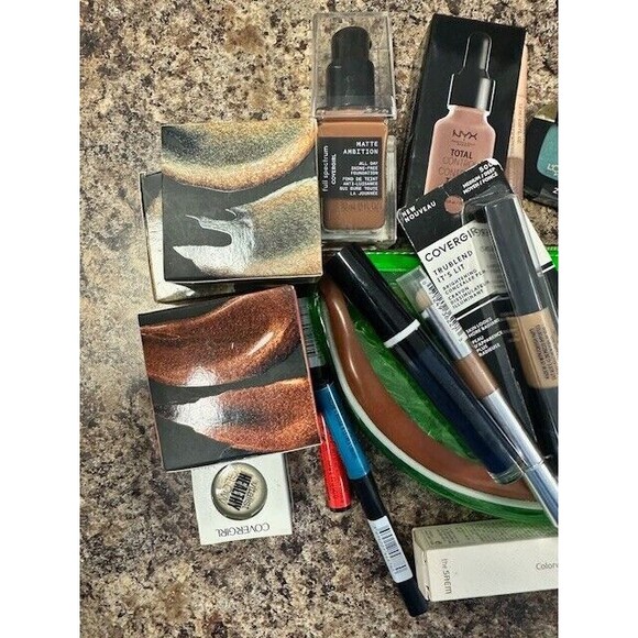 Lot of 22 Make Up Pieces NYX GSQ Covergirl Burts Bees Foundation Eye Shadow #12 - Picture 2 of 4